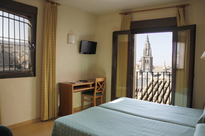 Yit Conquista De Toledo Hotel Szoba fotó