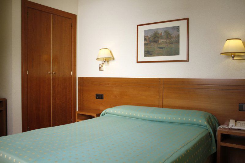 Yit Conquista De Toledo Hotel Szoba fotó