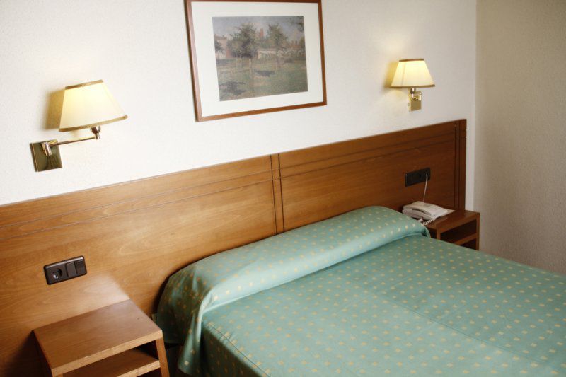 Yit Conquista De Toledo Hotel Szoba fotó